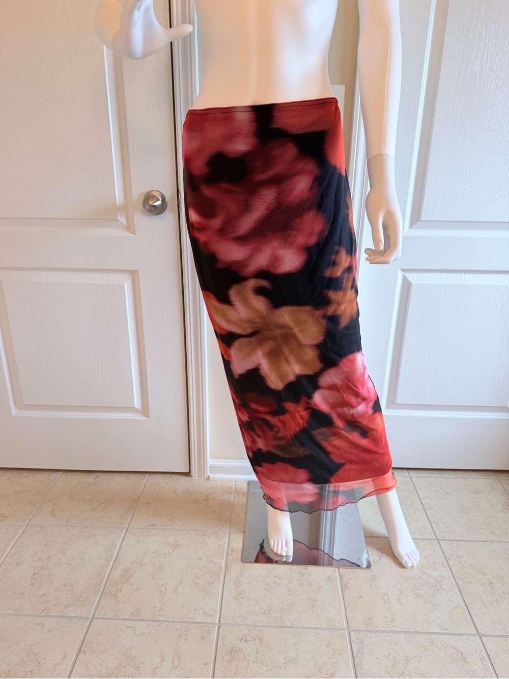 NEW Floral Print Blurred Red and Orange Pattern Mesh Maxi Skirt Size 8